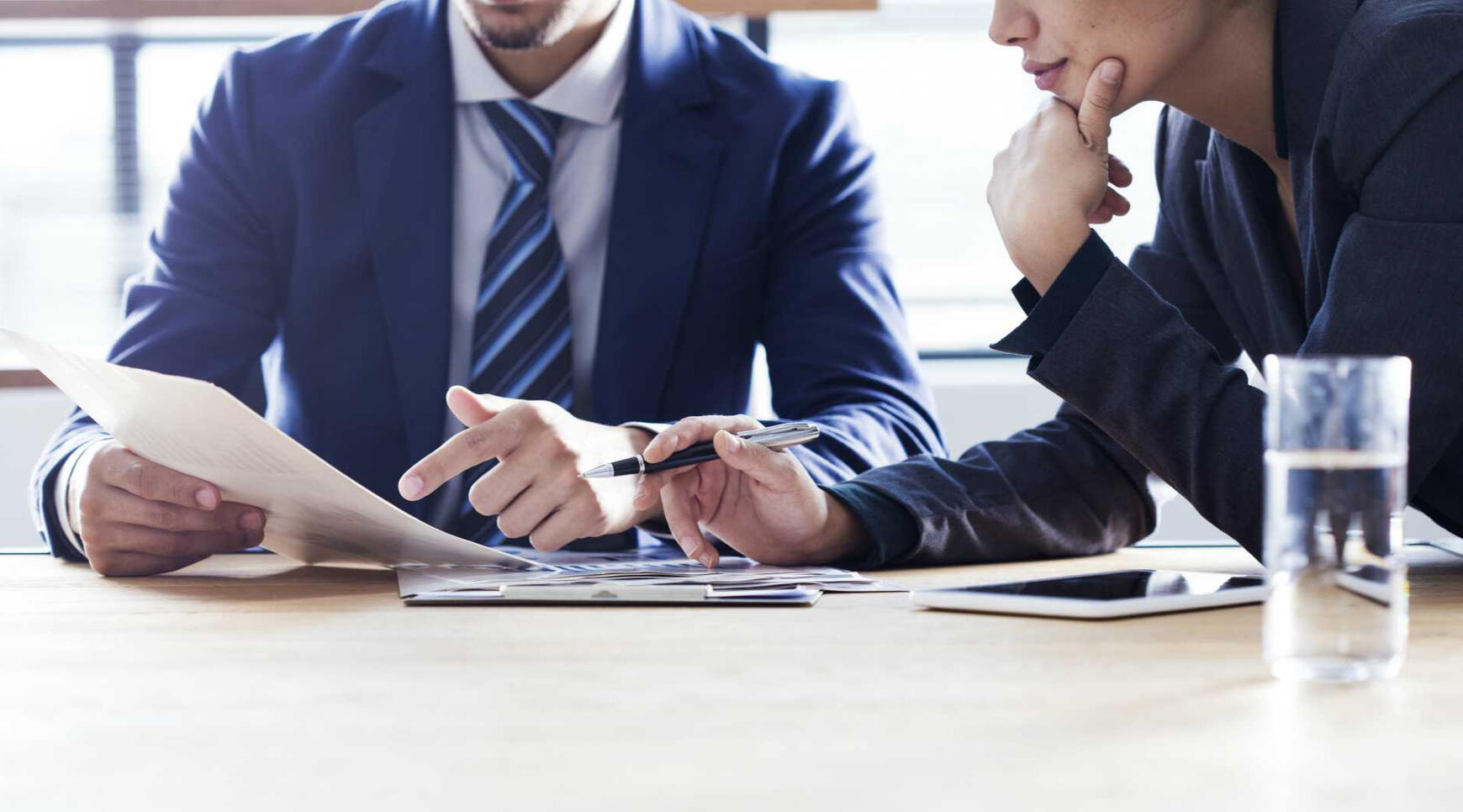 Advisory Discussion with Founder Two business professionals in discussion, representing personalized advisory sessions for founders and executives.